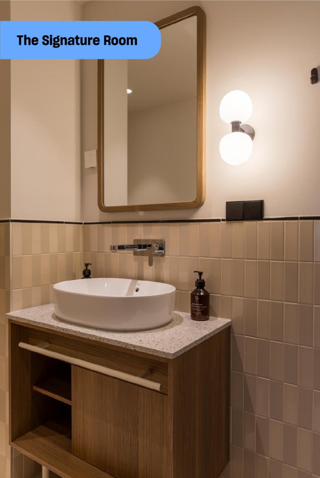The Social Hub 4*