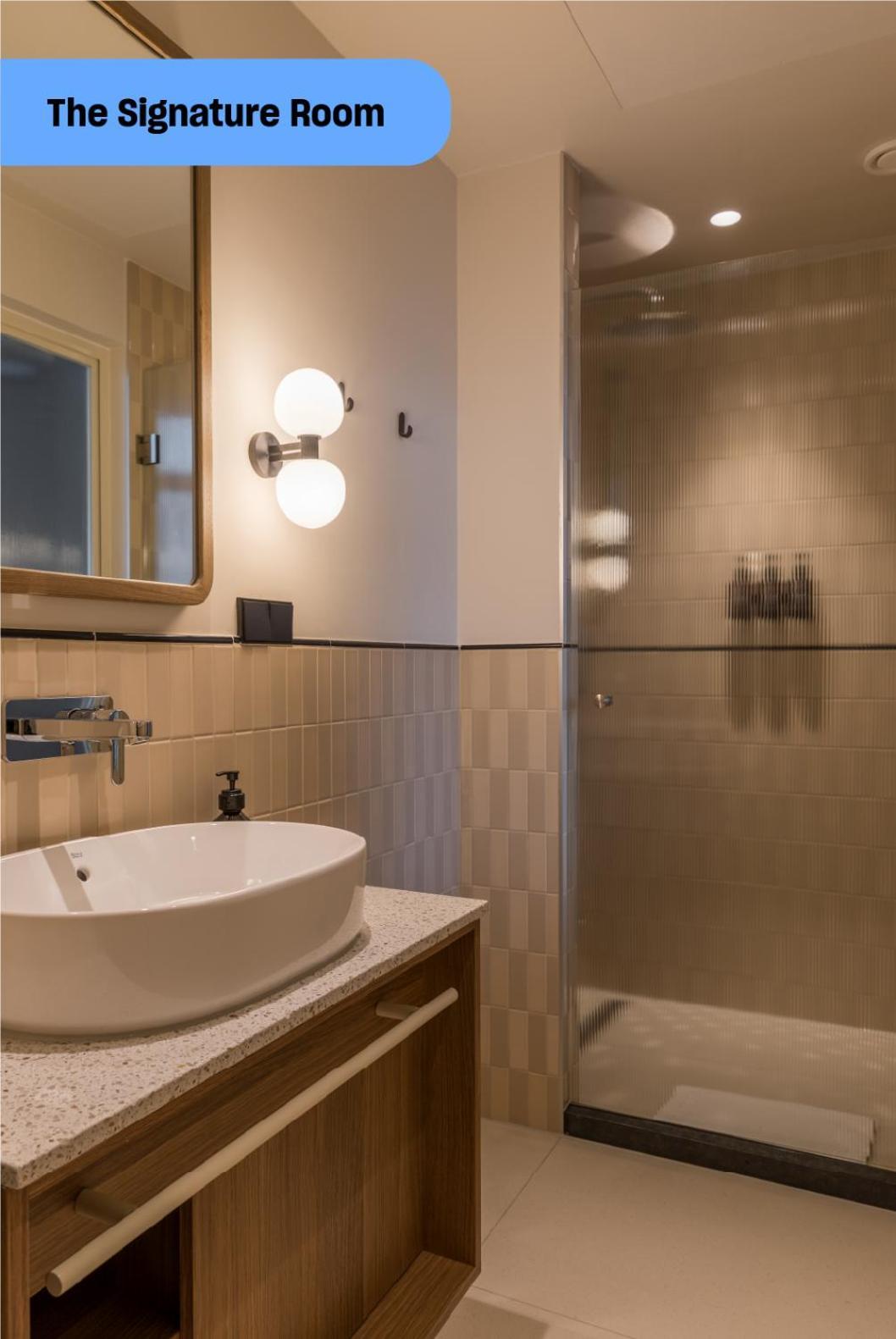 Hotel The Social Hub 4*